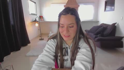 Snapshot of persefone_saira chatting on 02-04-25, 01:48 Marie online show from 02-04-25, 01:48