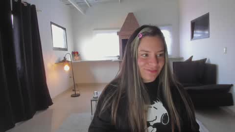 Snapshot of persefone_saira chatting on 02-05-25, 01:00 Marie online show from 02-05-25, 01:00