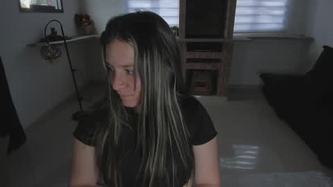 Snapshot of persefone_saira chatting on 02-08-25, 10:19 Marie online show from 02-08-25, 10:19