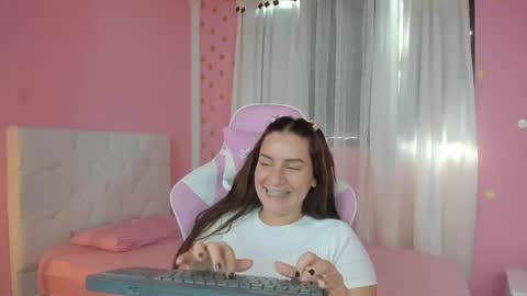 Snapshot of persefone_saira chatting on 10-14-25, 09:26 Marie online show from 10-14-25, 09:26