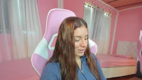 Snapshot of persefone_saira chatting on 10-18-25, 02:07 Marie online show from 10-18-25, 02:07