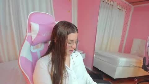 Snapshot of persefone_saira chatting on 10-25-25, 02:30 Marie online show from 10-25-25, 02:30