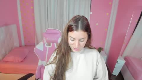 Snapshot of persefone_saira chatting on 11-01-25, 09:33 Marie online show from 11-01-25, 09:33