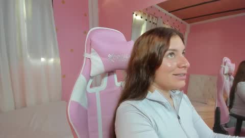 Snapshot of persefone_saira chatting on 11-03-25, 09:48 Marie online show from 11-03-25, 09:48