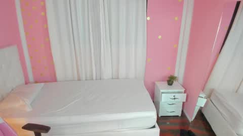 Snapshot of persefone_saira chatting on 11-04-25, 09:52 Marie online show from 11-04-25, 09:52