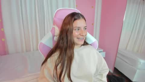 Snapshot of persefone_saira chatting on 11-04-25, 11:15 Marie online show from 11-04-25, 11:15