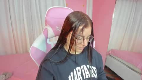 Snapshot of persefone_saira chatting on 11-15-25, 09:39 Marie online show from 11-15-25, 09:39