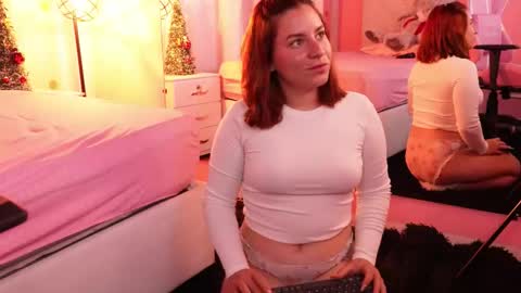 Snapshot of persefone_saira chatting on 12-16-25, 09:20 Marie online show from 12-16-25, 09:20