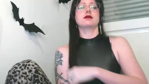 Snapshot of persephones_garden chatting on 01-08-26, 08:27 Persephone online show from 01-08-26, 08:27