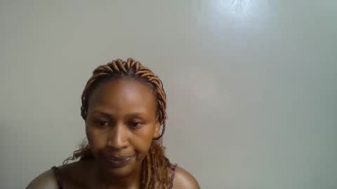 Snapshot of peru_queen chatting on 11-18-25, 09:03 peru_queen online show from 11-18-25, 09:03