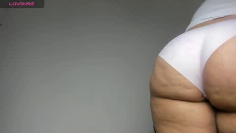 Snapshot of pervertt_mommy chatting on 10-28-25, 09:28 Alexandra online show from 10-28-25, 09:28