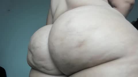 Snapshot of pervertt_mommy chatting on 11-23-25, 08:47 Alexandra online show from 11-23-25, 08:47