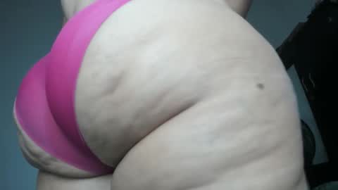 Snapshot of pervertt_mommy chatting on 12-20-25, 08:54 Alexandra online show from 12-20-25, 08:54