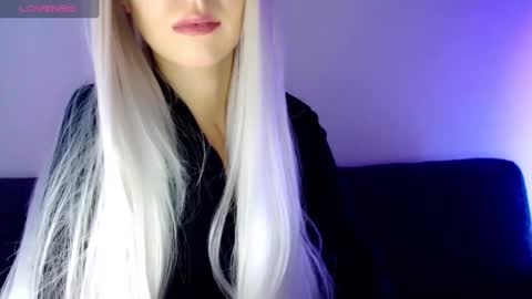 Isabella online show from 01-14-25, 12:03