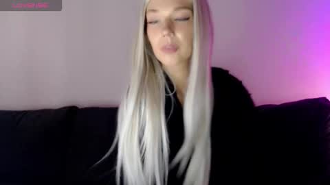 Isabella online show from 10-28-25, 11:25