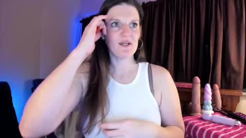 Snapshot of pessimistically_optimistic chatting on 10-11-25, 11:53 Kelly online show from 10-11-25, 11:53