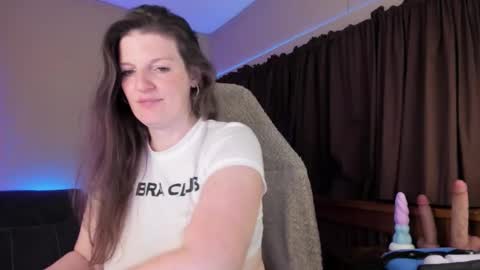 Snapshot of pessimistically_optimistic chatting on 11-21-25, 11:31 Kelly online show from 11-21-25, 11:31