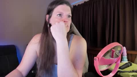 Snapshot of pessimistically_optimistic chatting on 12-02-25, 12:10 Kelly online show from 12-02-25, 12:10