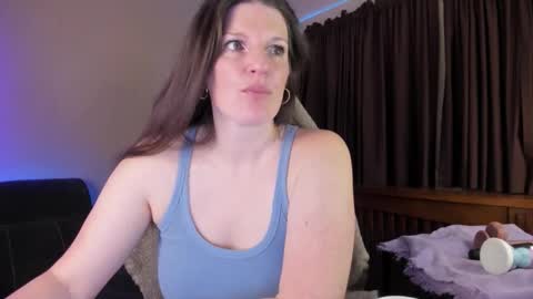 Snapshot of pessimistically_optimistic chatting on 12-05-25, 12:03 Kelly online show from 12-05-25, 12:03