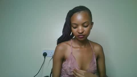 Snapshot of petal_palette chatting on 05-14-26, 07:26 Lolly online show from 05-14-26, 07:26