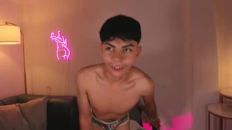 Snapshot of peter_chase chatting on 11-13-25, 06:40 Peter online show from 11-13-25, 06:40