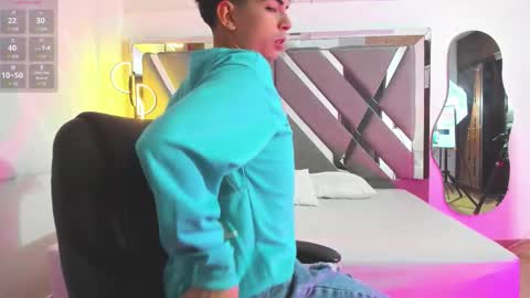 Snapshot of peter_chase chatting on 11-20-25, 06:29 Peter online show from 11-20-25, 06:29