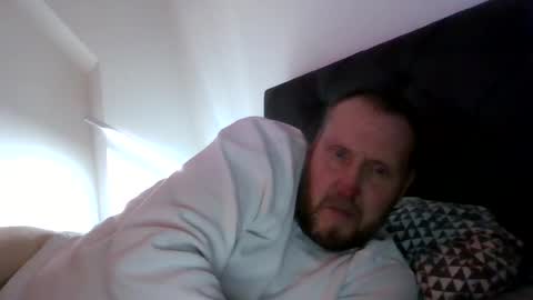 Snapshot of peterpeters443 chatting on 02-18-26, 11:33 jelle online show from 02-18-26, 11:33