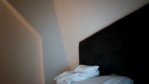 Snapshot of peterpeters443 chatting on 03-12-26, 11:00 jelle online show from 03-12-26, 11:00