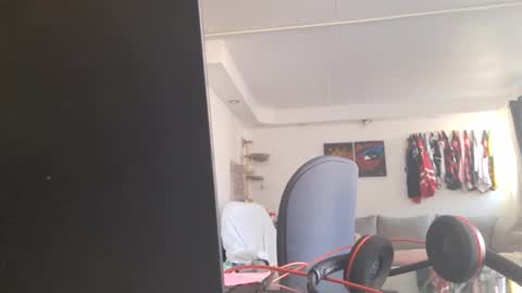 Snapshot of peterskinny24 chatting on 10-28-25, 05:48 ttps VF8L9ABFMref wl share online show from 10-28-25, 05:48