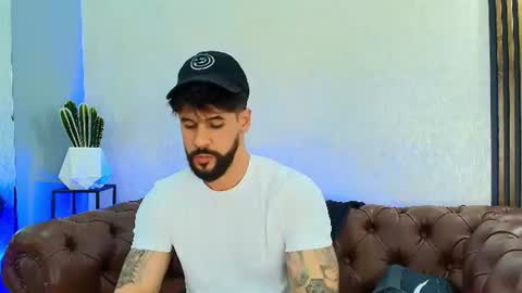 Snapshot of petesevans_1 chatting on 06-10-26, 12:11 PETES EVANS new account online show from 06-10-26, 12:11