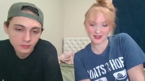 Snapshot of petite_cupcake chatting on 01-05-25, 01:24 Little cupcake online show from 01-05-25, 01:24