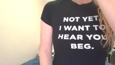 Snapshot of petite_cupcake chatting on 01-06-25, 02:37 Little cupcake online show from 01-06-25, 02:37