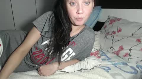 Snapshot of petite_danielle chatting on 10-18-25, 05:10 petite_danielle online show from 10-18-25, 05:10