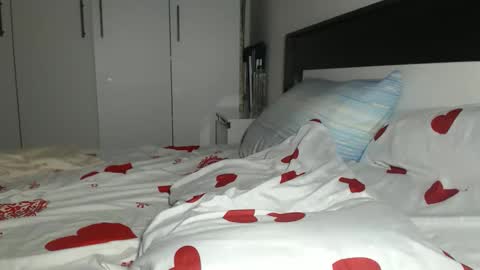 Snapshot of petite_danielle chatting on 05-25-26, 11:00 petite_danielle online show from 05-25-26, 11:00