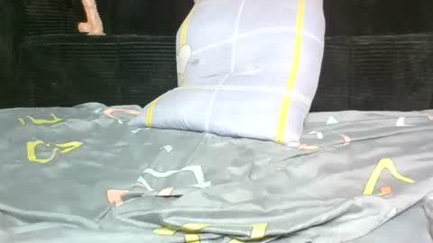 Snapshot of petite_linsey chatting on 05-22-26, 01:06 linsey online show from 05-22-26, 01:06