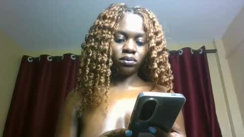 Snapshot of petite_linsey chatting on 05-28-26, 11:24 linsey online show from 05-28-26, 11:24