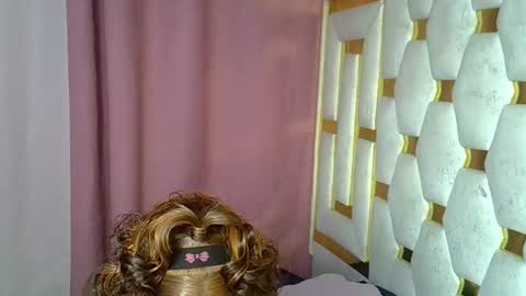 Snapshot of petite_lunar chatting on 01-11-26, 01:10 Lunar online show from 01-11-26, 01:10