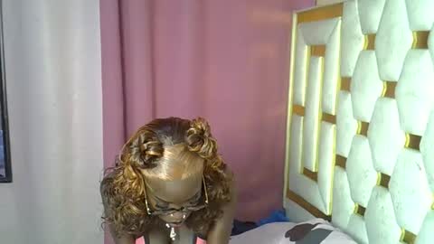 Snapshot of petite_lunar chatting on 01-14-26, 10:03 Lunar online show from 01-14-26, 10:03