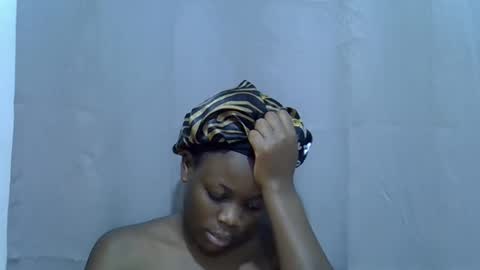 petite_melan online show from 09-29-25, 02:00