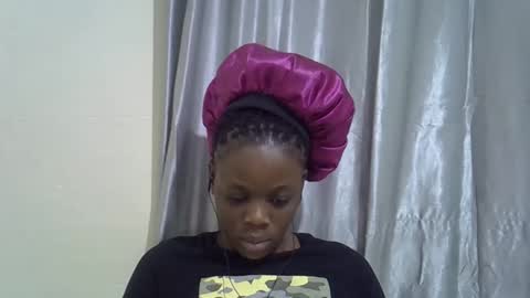 petite_melan online show from 10-19-25, 02:01