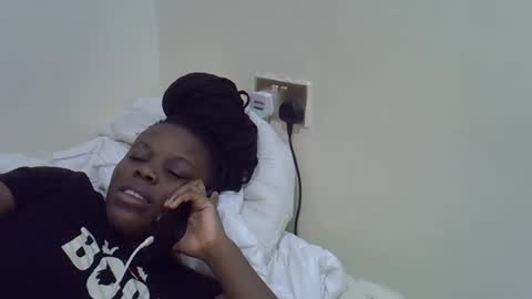 petite_melan online show from 12-16-25, 07:52