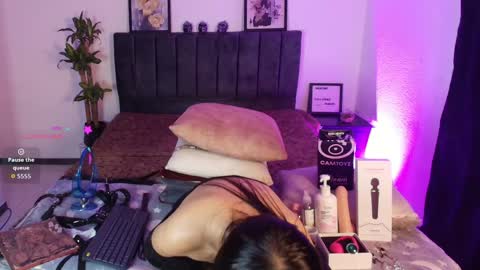 petite_pepper18 online show from 05-30-26, 12:46