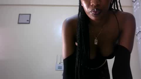 Snapshot of petite_princes chatting on 03-06-25, 09:53 petite_princes online show from 03-06-25, 09:53