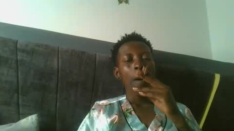 Snapshot of petite_queen69 chatting on 05-25-26, 11:22 petite_queen69 online show from 05-25-26, 11:22