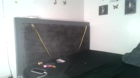 Snapshot of petite_queen69 chatting on 05-27-26, 03:20 petite_queen69 online show from 05-27-26, 03:20