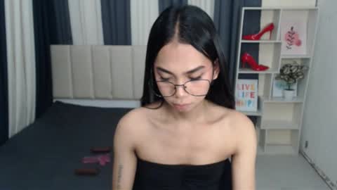 Snapshot of petiteasianyukie chatting on 10-25-25, 05:37 Yukie online show from 10-25-25, 05:37