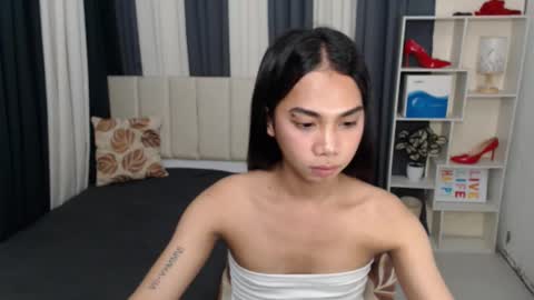 Snapshot of petiteasianyukie chatting on 11-26-25, 06:36 Yukie online show from 11-26-25, 06:36