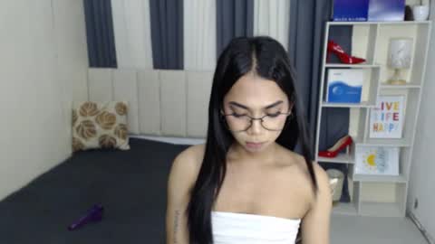 Snapshot of petiteasianyukie chatting on 12-04-25, 06:27 Yukie online show from 12-04-25, 06:27