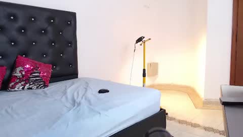 petitecherry_ online show from 06-18-26, 08:46