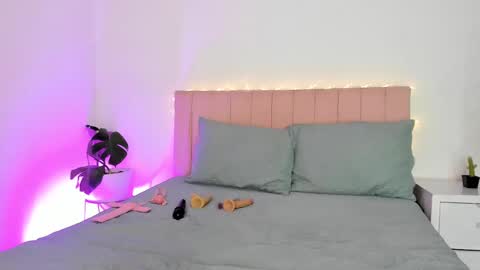 Snapshot of petitedanna chatting on 02-11-25, 04:55 Danna online show from 02-11-25, 04:55